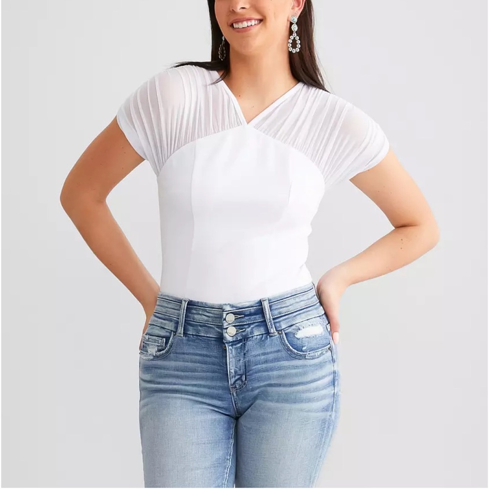 Elegant White Women's Top red by BKE Ruched Mesh Top
Size: X-Small nwt